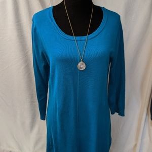 Scoop neck turquoise blue tunic.